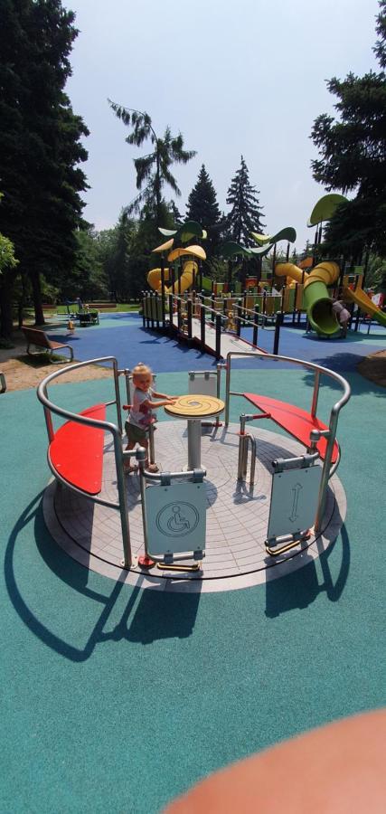 Juna2 - Nowoczesny Apartament W Centrum Z Widokiem Na Park Pruszków Extérieur photo