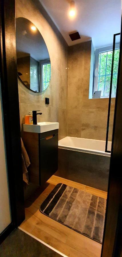 Juna2 - Nowoczesny Apartament W Centrum Z Widokiem Na Park Pruszków Extérieur photo