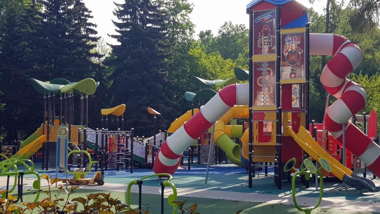 Juna2 - Nowoczesny Apartament W Centrum Z Widokiem Na Park Pruszków Extérieur photo
